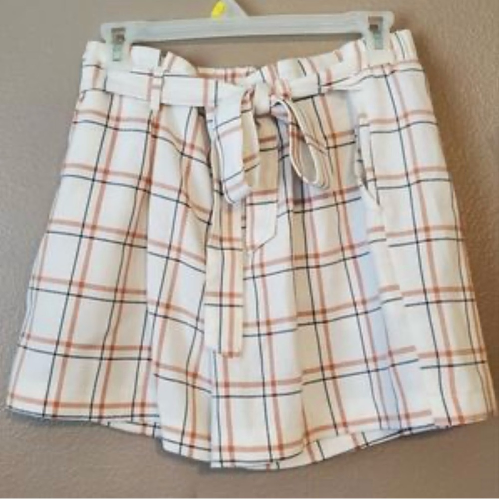 Striped shorts with pockets and Tie Waist